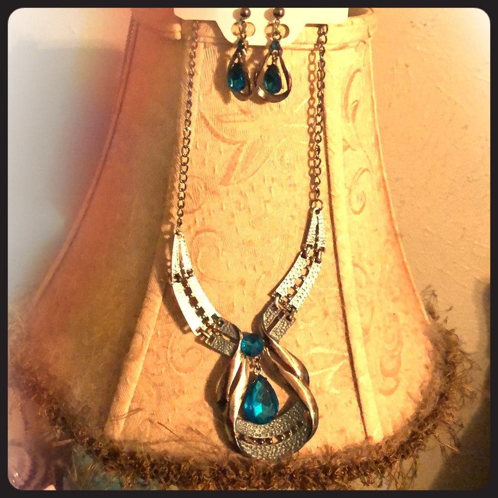 Necklace and earring set